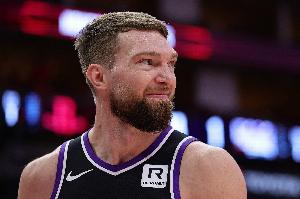 關(guān)鍵補籃2+0準絕殺！小薩賽季首秀9投6中砍下12+12