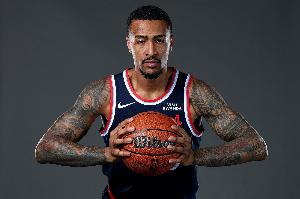 這正負(fù)值啥情況？科林斯出戰(zhàn)12分拿到2分3板2斷 +23斷檔領(lǐng)先