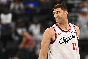 貢獻(xiàn)不少！大洛佩斯半場4中1拿到3分4板1助1帽