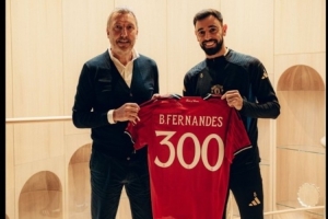 31歲B費將迎紅魔300場里程碑，曼聯(lián)官方曬照為其贈送紀念球衣