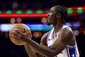 高效發(fā)揮！馬克西首節(jié)三分6投4中 砍下12分2籃板4助攻