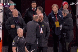 利物浦比賽半場換裁判！主裁西蒙·胡珀受傷，與四官羅賓遜互換