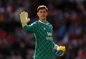 22歲黑貓門將羅夫斯本賽季33次撲救是英超最多，撲救成功率列第2