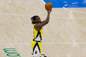 穩(wěn)定射手！內(nèi)史密斯11中5拿下15分1板1助1帽 次節(jié)獨(dú)得11分