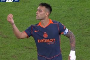 火藥味爆了??勞塔羅與孔蒂場邊爆發(fā)沖突，被拉開后仍隔空對噴