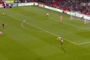 還有機(jī)會！索博傳中，薩拉赫一停一射右腳凌空斬破門！