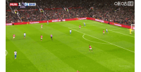 再下一城！卡塞米羅遠(yuǎn)射被防守球員擋進(jìn)球門，曼聯(lián)2-0領(lǐng)先