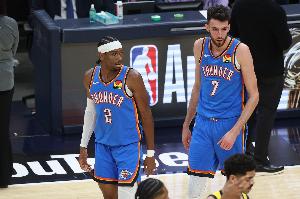 亞歷山大：切特會(huì)繼續(xù)成長(zhǎng) 我們要激勵(lì)他 讓他在能取得成功位置上