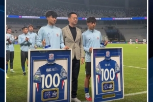 里程碑！申花主場戰(zhàn)英博賽前，為汪海健和徐皓陽舉辦百場儀式