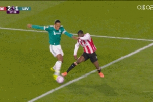 范戴克送點！英超官方：VAR復(fù)核確認(rèn) 范戴克的犯規(guī)發(fā)生在禁區(qū)線上