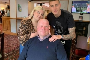 記者：曼聯(lián)中衛(wèi)本內(nèi)特的父親自殺，俱樂部為球員提供關(guān)懷+喪假