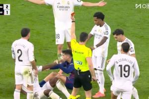 佩德里生涯首紅！佩德里趟球過大吃到第2黃 此前拉拽維尼修斯染黃