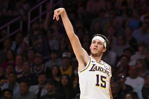 今天是大當(dāng)家！里夫斯三節(jié)17中8狂轟36分7板8助2斷 罰球18中17