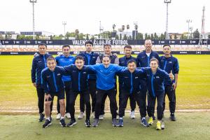 上海申花點(diǎn)球取勝捧杯，首屆“錢潮杯”國(guó)際青少年足球邀請(qǐng)賽收官