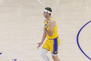 里夫斯：我高中有一場砍了73分只投進(jìn)4個三分 我罰了很多球