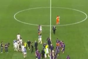 形成反差！皇薩球員“團(tuán)戰(zhàn)”剛結(jié)束，什琴斯尼與庫(kù)爾圖瓦友好擁抱