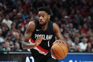 小卡：必須稱贊開拓者 后衛(wèi)一直對球施壓 經(jīng)歷這樣的比賽是有益的