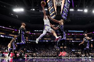 超大號準(zhǔn)三雙！里夫斯爆砍生涯新高51分&10板9助 22罰鑿出夢想