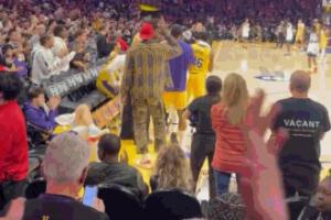 ??49分得不到我的尊重！里夫斯“嫌棄”東契奇 今天親自砍51分