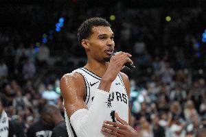 新賽季開(kāi)賽至今還剩4隊(duì)保持全勝 馬刺雷霆3勝0負(fù) 公牛76人兩勝0負(fù)