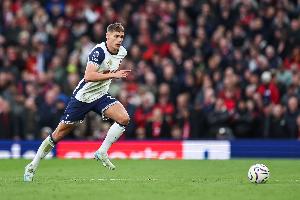 熱刺舊將：熱刺在防守端表現(xiàn)出色，范德芬是全場(chǎng)最佳