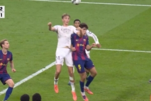 前裁判談國(guó)家德比：赫伊森對(duì)庫(kù)巴西不構(gòu)成犯規(guī) 佩德里早該吃第2黃