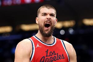 定海神針！祖巴茨14投9中砍下21分8籃板2蓋帽 正負(fù)值+8