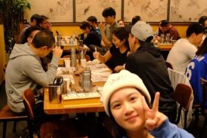 網(wǎng)友偶遇楊瀚森打湖人賽后 攜女友+團隊去洛杉磯韓料店吃夜宵