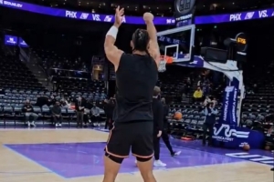 應(yīng)該問(wèn)題不大！狄龍賽前還進(jìn)行了投籃訓(xùn)練 最終決定今天不打