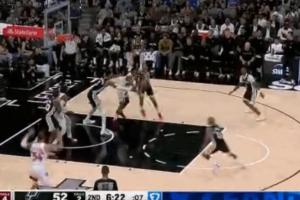 不給蓋帽機會啊！猛龍突到內(nèi)線看到文班 寧愿傳球失誤都不攻