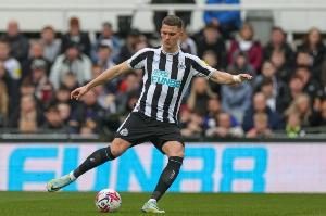 埃迪-豪談紐卡傷?。翰┨芈蛱鞗](méi)訓(xùn)練，霍爾無(wú)法出戰(zhàn)熱刺