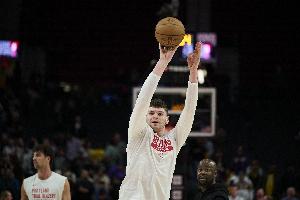 斯普利特：克林根搶前場板能力很強(qiáng) 他在訓(xùn)練中三分投得很好