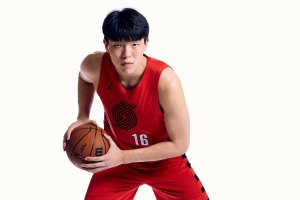 媒體人：楊瀚森別看網(wǎng)上的言論 專注在訓(xùn)練和比賽錄像上