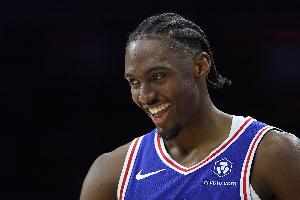 埃奇庫(kù)姆：與馬克西打球特別開(kāi)心 他太出色了 是真正的領(lǐng)袖