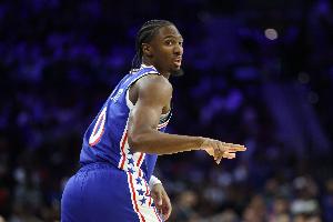 第二節(jié)10中6轟17分！馬克西半場(chǎng)18中8砍下22分4助攻 正負(fù)值+12