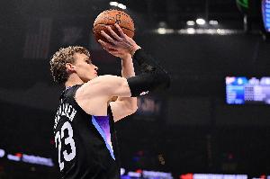 狀態(tài)好到離譜！馬爾卡寧首節(jié)10分鐘 4中3&罰球6中6轟下14分3板