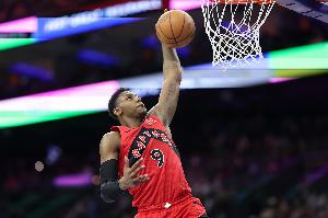 有點被限制！巴雷特上半場8中3得9分1板1助 三分4中1