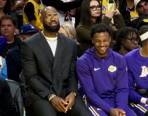 狼王：詹姆斯若還想打球主要因熱愛無關(guān)金錢 當然有報酬何樂不為