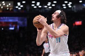 正負(fù)值高達(dá)恐怖的+43！哈克斯14中9&罰球8中8砍28分4板4助