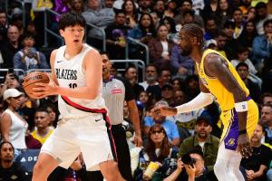 楊瀚森接下來怎么輪換？隊記：球隊想幫他積累經(jīng)驗不想打擊他自信