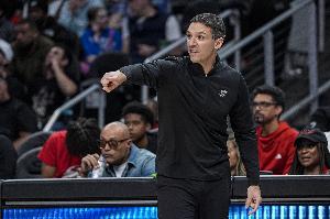 三分命中率聯(lián)盟墊底！戴格諾特：賽季剛開始不會反應(yīng)過度 要改進(jìn)