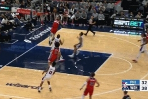 一飛沖天！凱肖恩-喬治搶斷反擊送拋傳 惠特摩爾起飛空接單手暴扣