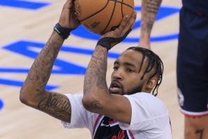 這位置有毒？小瓊斯站到博格丹投三不沾的位置 幾乎空位也三不沾