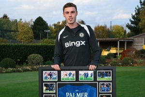 俱樂部百次出場，切爾西為帕爾默等五名球員頒發(fā)紀(jì)念禮物