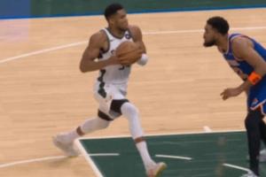 露餡了??！回放顯示 字母哥這個(gè)上籃走了幾步??？