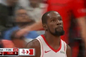 “申杜”配合！申京機(jī)敏搶斷 杜蘭特反擊邁開三大步直接上籃！