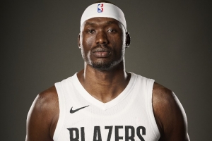 三分6中3！里斯上場(chǎng)前你對(duì)他說(shuō)了什么？斯普利特：出手投籃