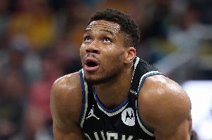 特納：字母哥不僅改變了我的場上位置 更改變了我思考比賽方式