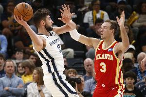 優(yōu)質(zhì)射手！肯納德半場12分鐘6中4砍并列全隊最高12分 三分3中3