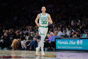 太準了！豪澤替補7記三分貢獻21分 首節(jié)四連中獨得15分